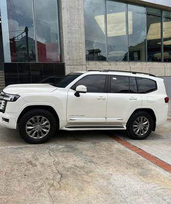 Toyota Land Cruiser 2024