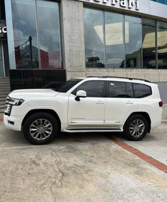 Toyota Land Cruiser 2024