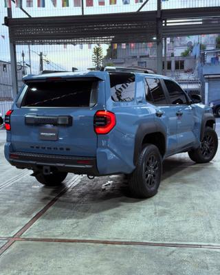 Toyota 4Runner SR5 2025