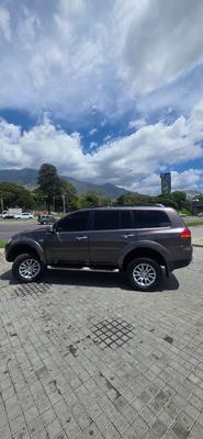Mitsubishi Montero 2014