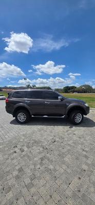 Mitsubishi Montero 2014