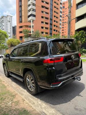 Toyota Land Cruiser 300 2024