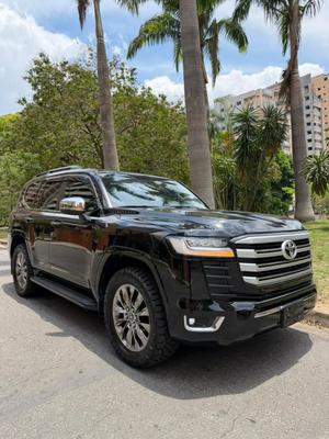 Toyota Land Cruiser 300 2024