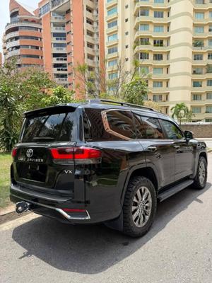 Toyota Land Cruiser 300 2024