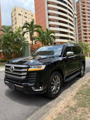 Toyota Land Cruiser 300 2024