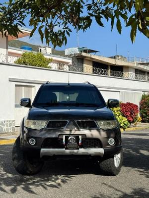 Mitsubishi Montero 2014