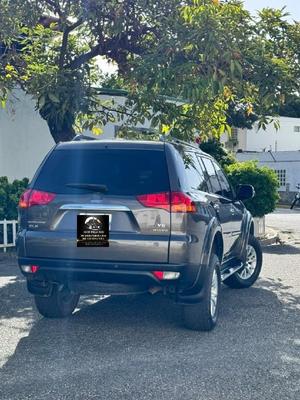 Mitsubishi Montero 2014