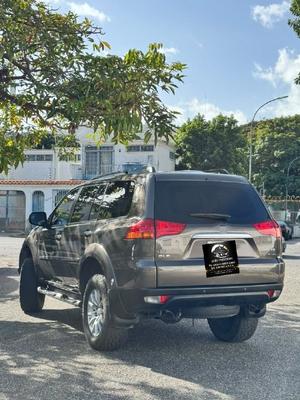 Mitsubishi Montero 2014