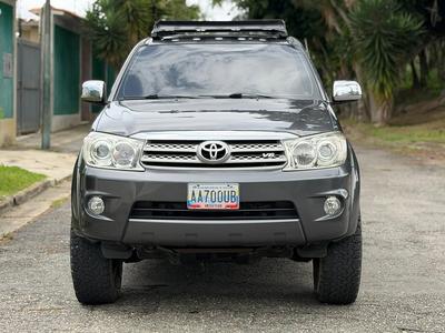 Toyota Fortuner 2010