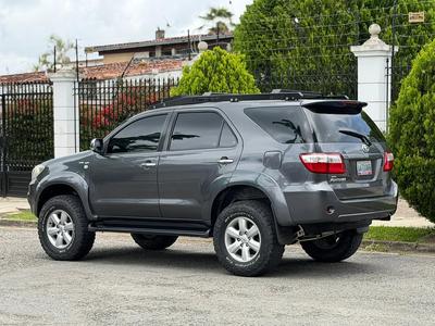 Toyota Fortuner 2010