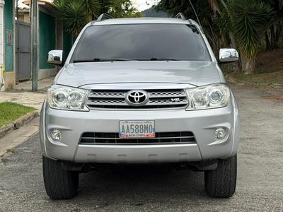 Toyota Fortuner 2011