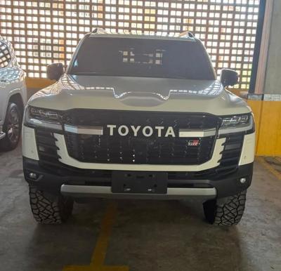 Toyota Land Cruiser 300 GR 2025