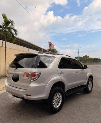 Toyota Fortuner 2014