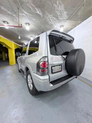 Mitsubishi Montero 2006