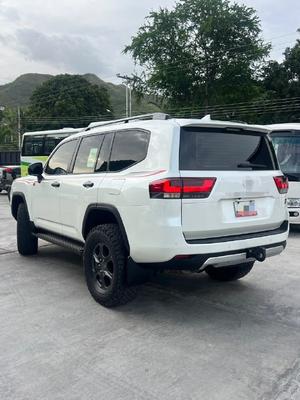 Toyota Land Cruiser 300 2023