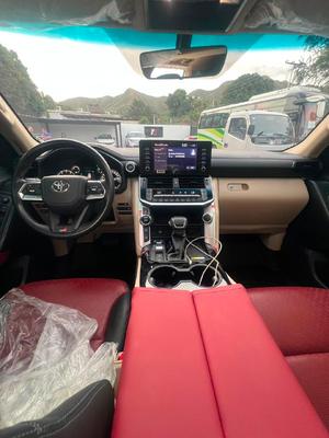 Toyota Land Cruiser 300 2023