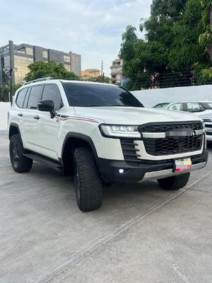 Toyota Land Cruiser 300 2023
