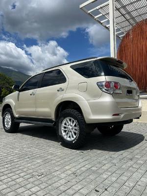 Toyota Fortuner 2014