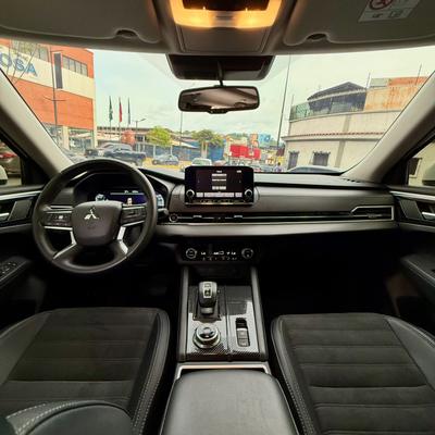 Mitsubishi Outlander 2025