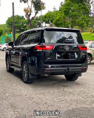 Toyota Land Cruiser 300 2024