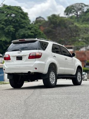 Toyota Fortuner 2012