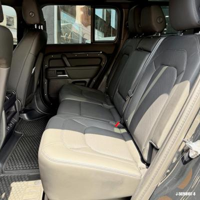 Land Rover Defender 2025