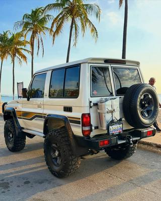 Toyota Land Cruiser 76 (Machito) 2022
